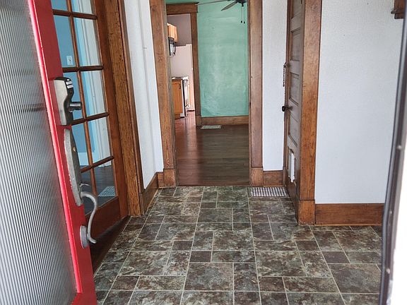3rd image of 1025 Elm St