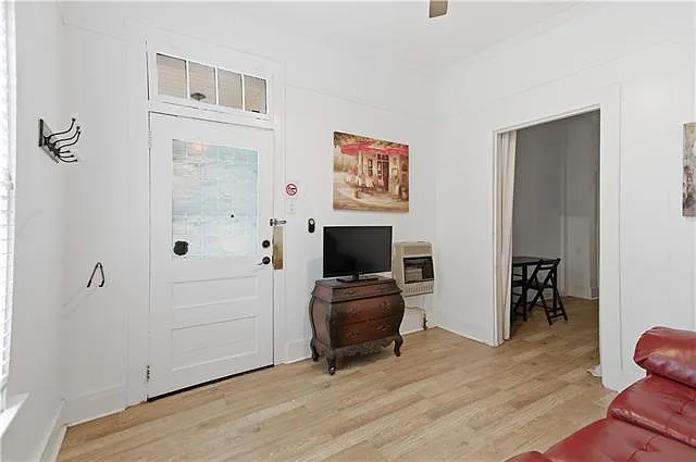 1 bed, 1.0 bath, 700 sqft, $1,850 — Photo 2