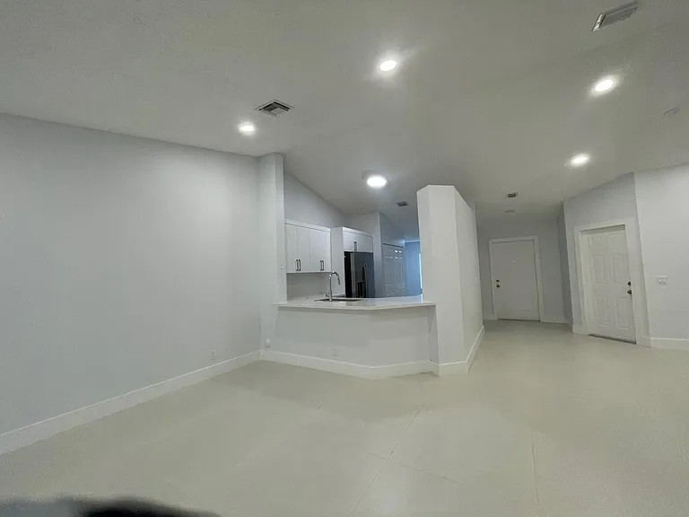 1630 Zenith Way #1630 — Photo 38