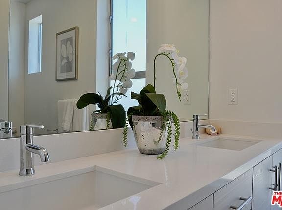 5th image of 4025 Grand View Blvd #27