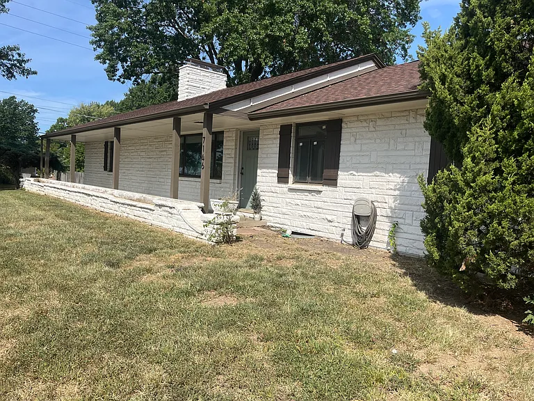 7146 Parallel Pkwy — Photo 1