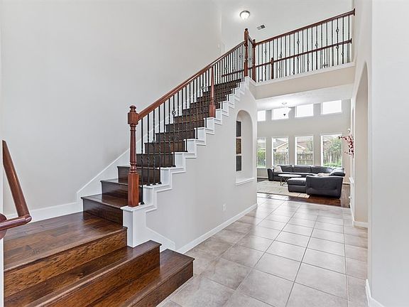 4th image of 16918 Huttons Court Ln