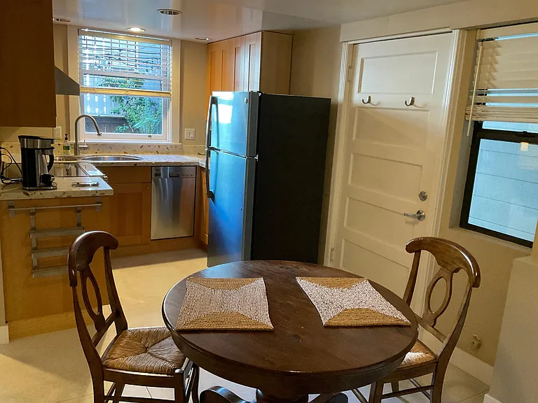 2252 Jones St #B — Photo 8