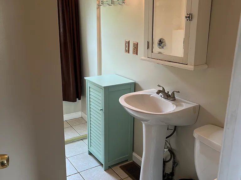 327 Malletts Bay Ave #A — Photo 9