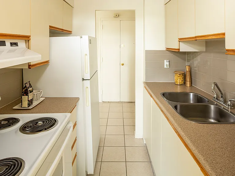 1071 Ambleside Dr — Photo 13