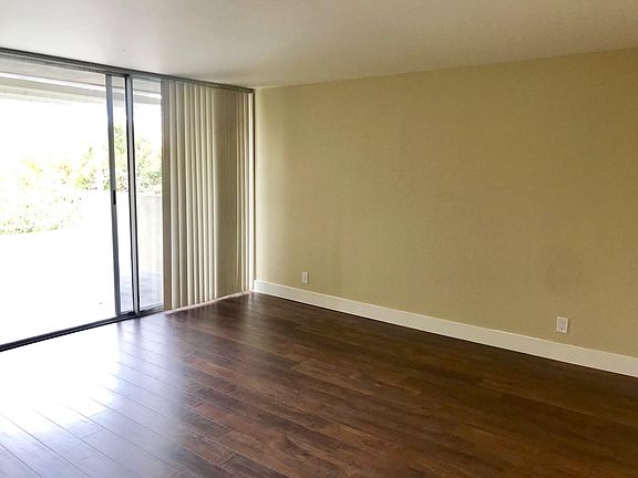 4th image of 500 Peninsula Ave
