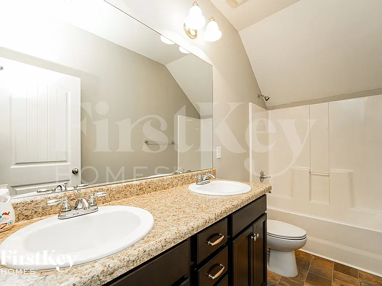 100 Orchard Ln — Photo 16