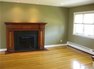 23 Stillman Rd, Glen Cove, NY 11542