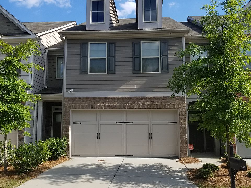 2nd image of 2367 Whiteoak Way SE