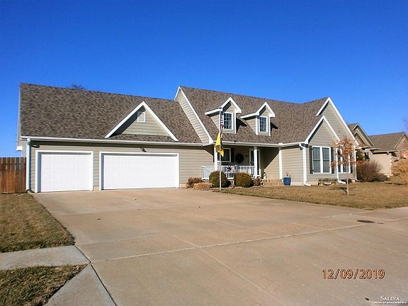 2nd image of 1615 Tanglewood Ln