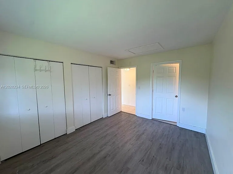 1141 Lake Victoria Dr #F — Photo 8