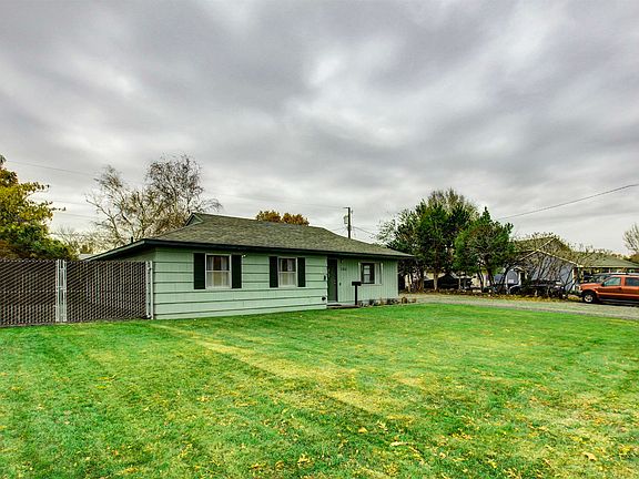 3rd image of 1313 Acacia Ave