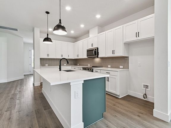 The Lauderdale - Kitchen