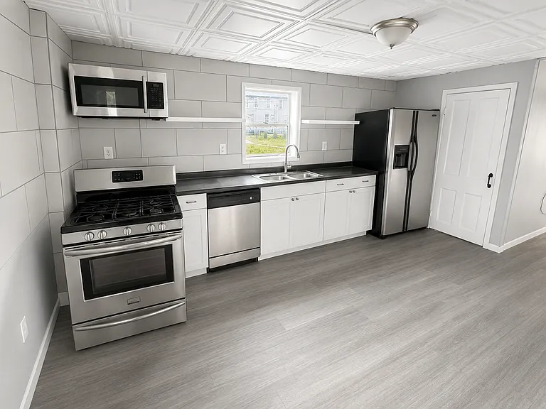 149 Van Rensselaer St #2 — Photo 1