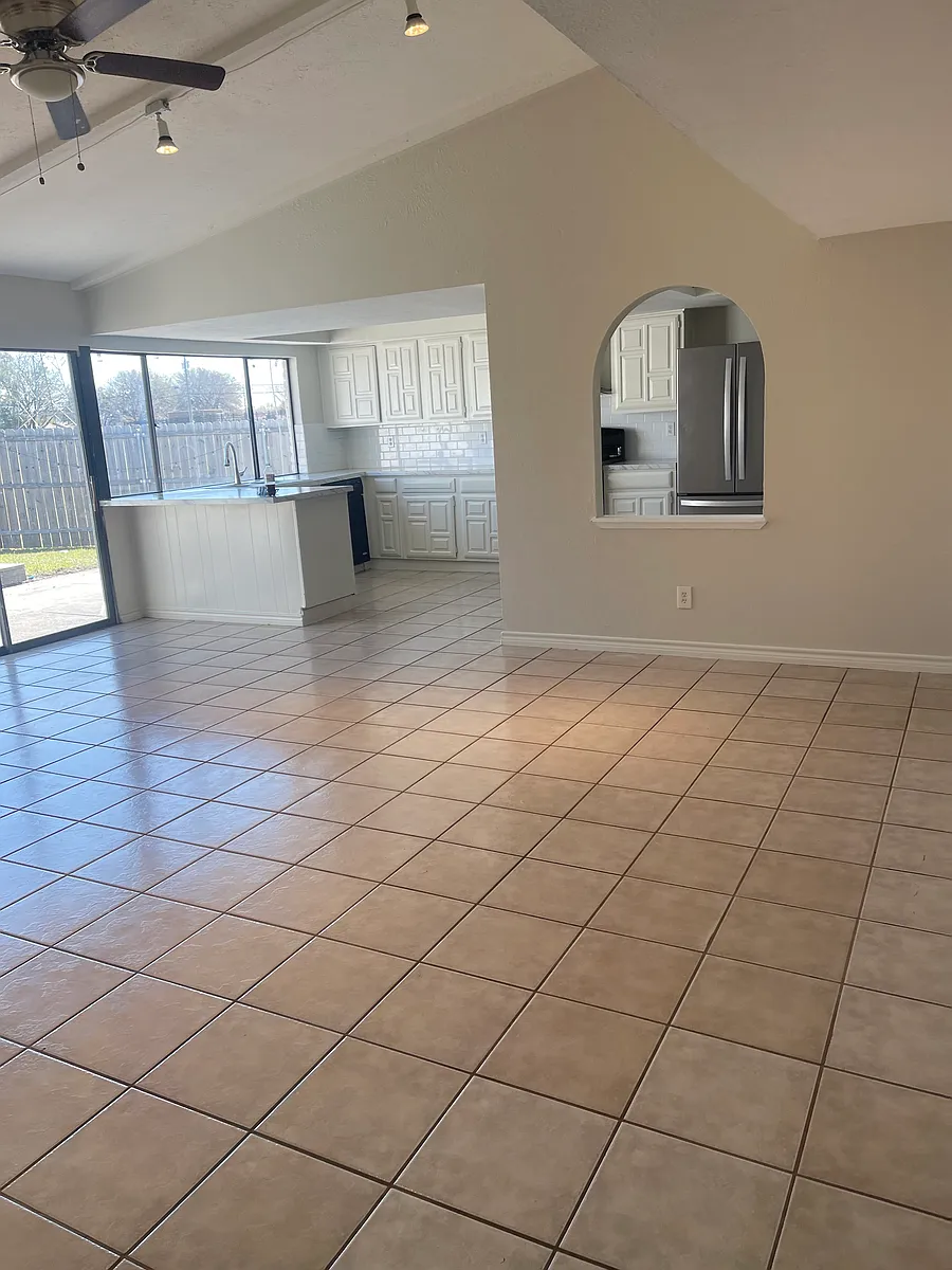 Building Photo - 6500 Chinaberry Trl