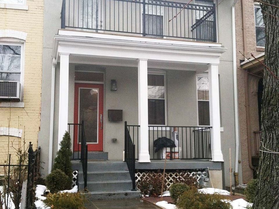 2nd image of 1131 7th St NE
