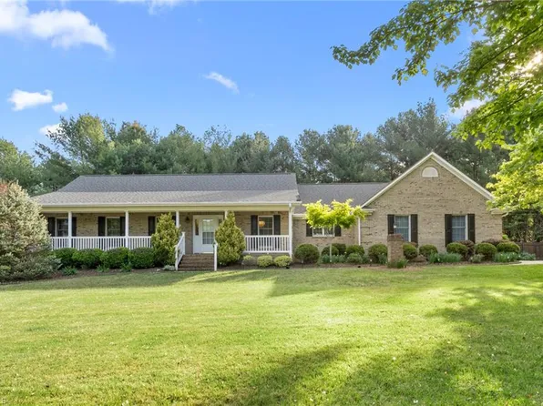 2636 Farmpond Ct, Haw River, NC 27258