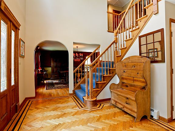 2nd image of 23 Lily Pond Ln