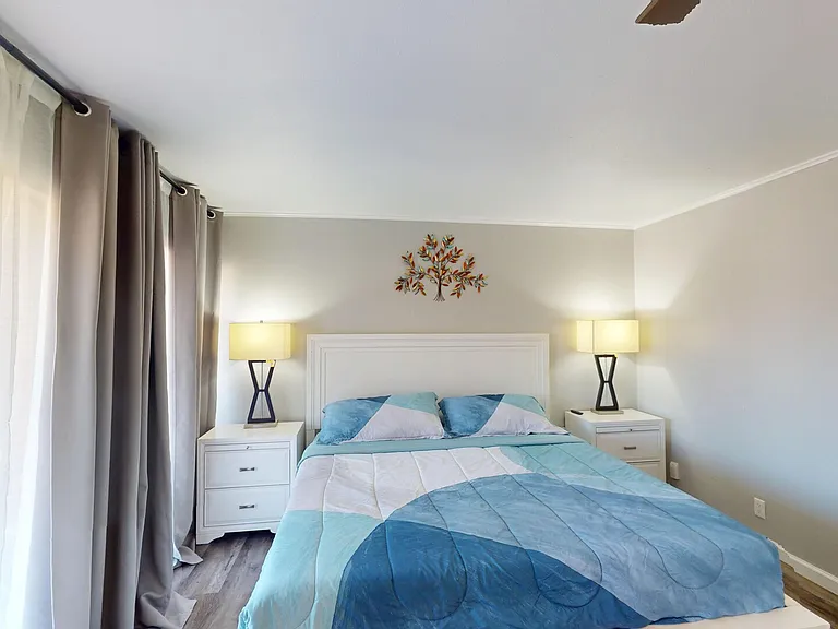 E Avenue J — Photo 10
