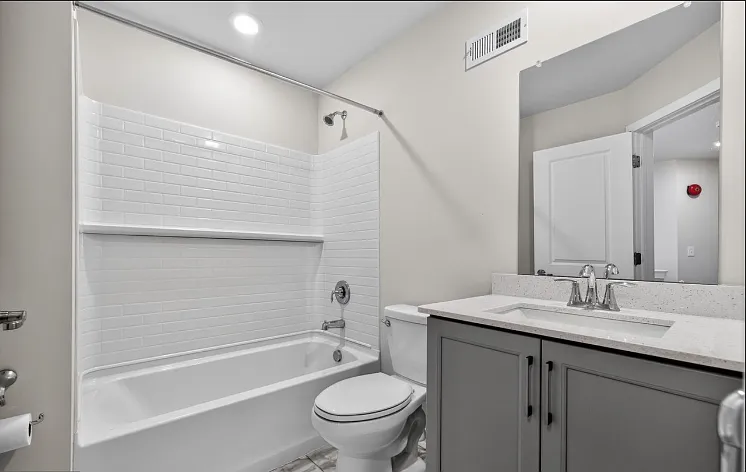 3 bed, 2076 sqft, $2,900 — Photo 3