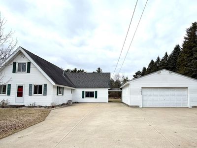 6455 N Geneva Rd, Coleman, MI, 48618