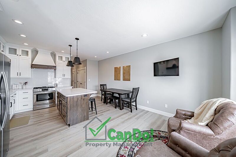1st image of 1491 Fremont Ave #1491