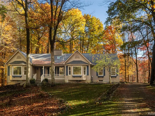 1613 Tu Van Trl, Leonard, MI 48367