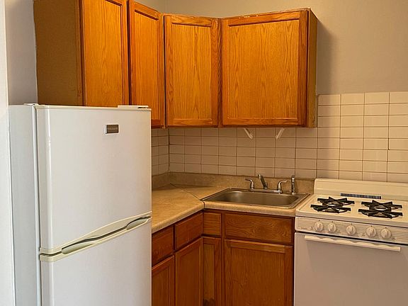 2nd image of 3121 N Hamlin Ave APT 2I
