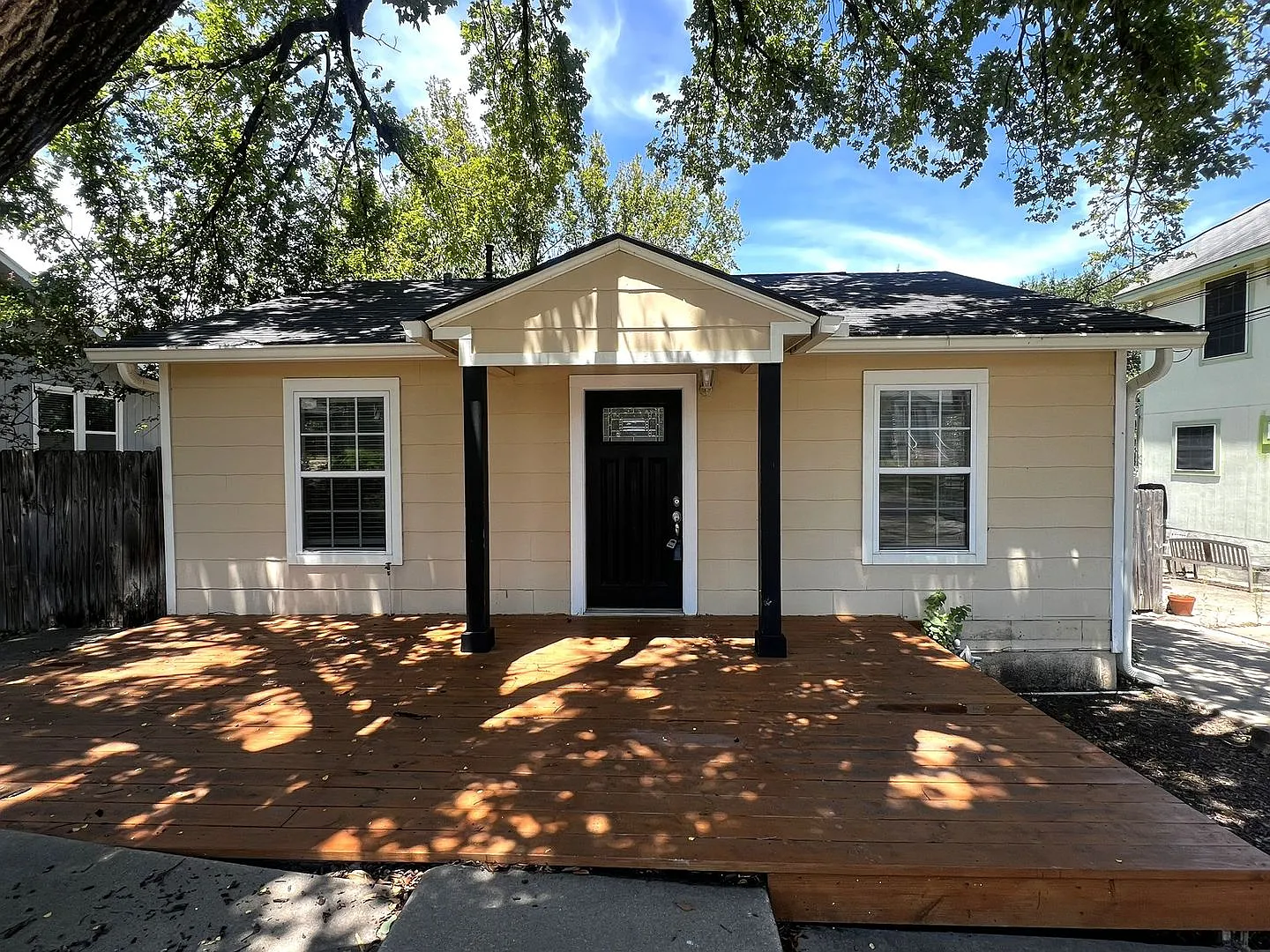 3/2 Home - Awesome East Austin Location — Photo 1