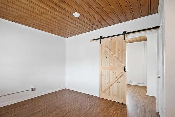 Studio, 325 sqft, $875 — Photo 1
