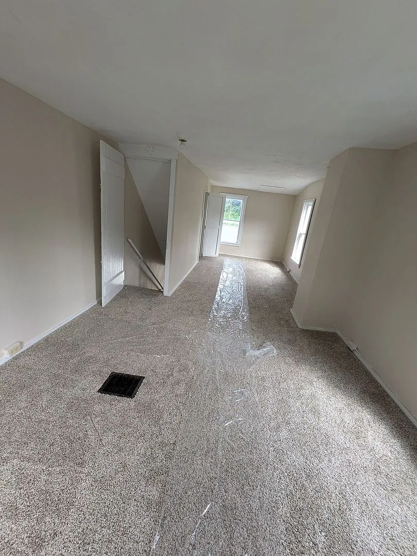 Spacious Three Bedroom Duplex — Photo 4