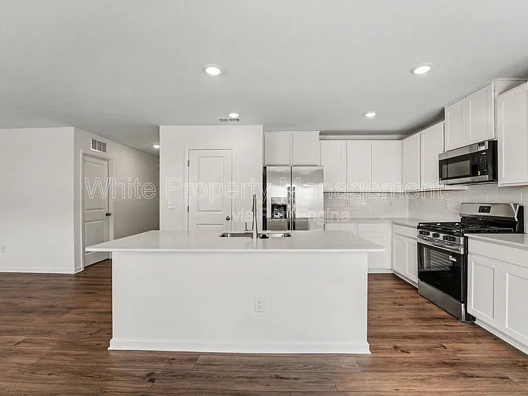 368 W 18th St — Photo 8
