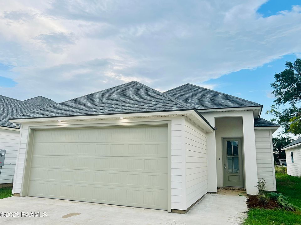 1st image of 206 Berchman Oaks Dr
