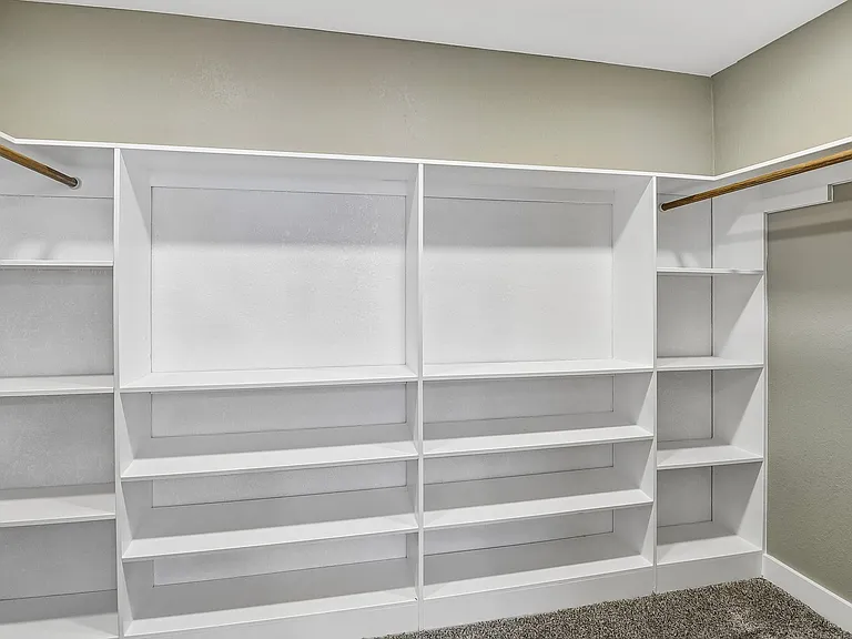 10711 Cromwell Dr — Photo 4