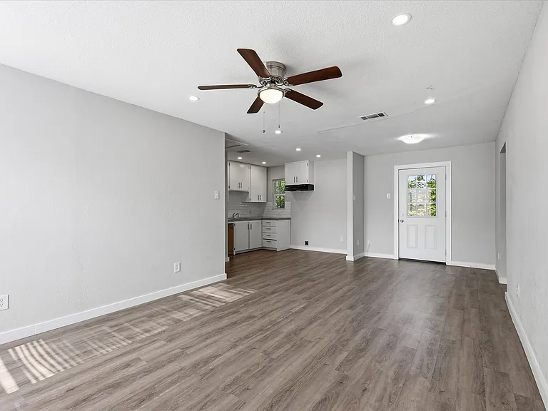 3103 S Edgefield Ave — Photo 4