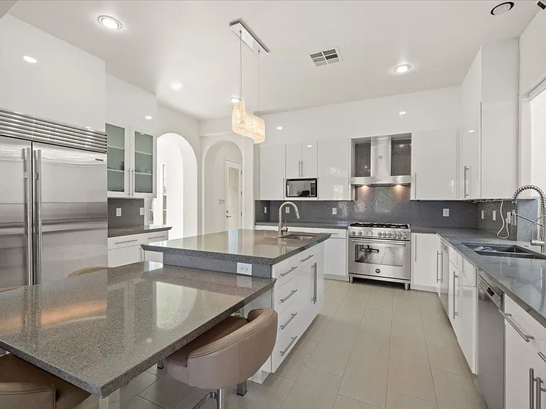 3043 Red Springs Dr — Photo 16