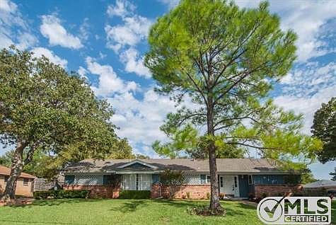 1st image of 613 Donna Ln