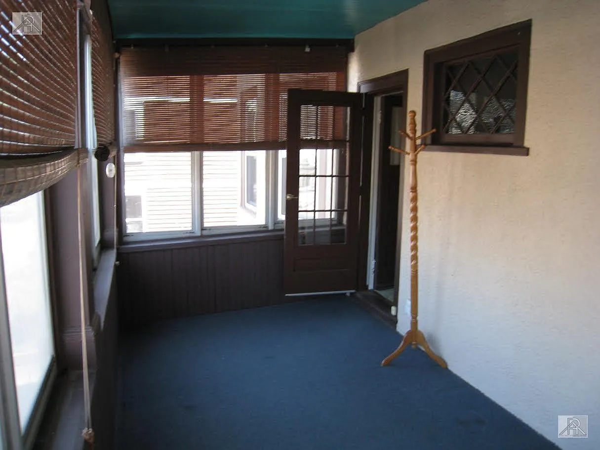 3 bed, 1.0 bath, $3,300 — Photo 4
