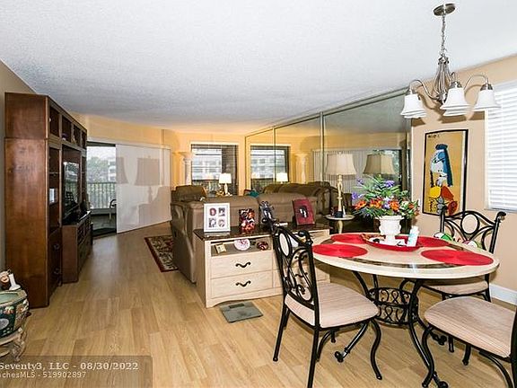 3rd image of 7235 Fairfax Dr #206