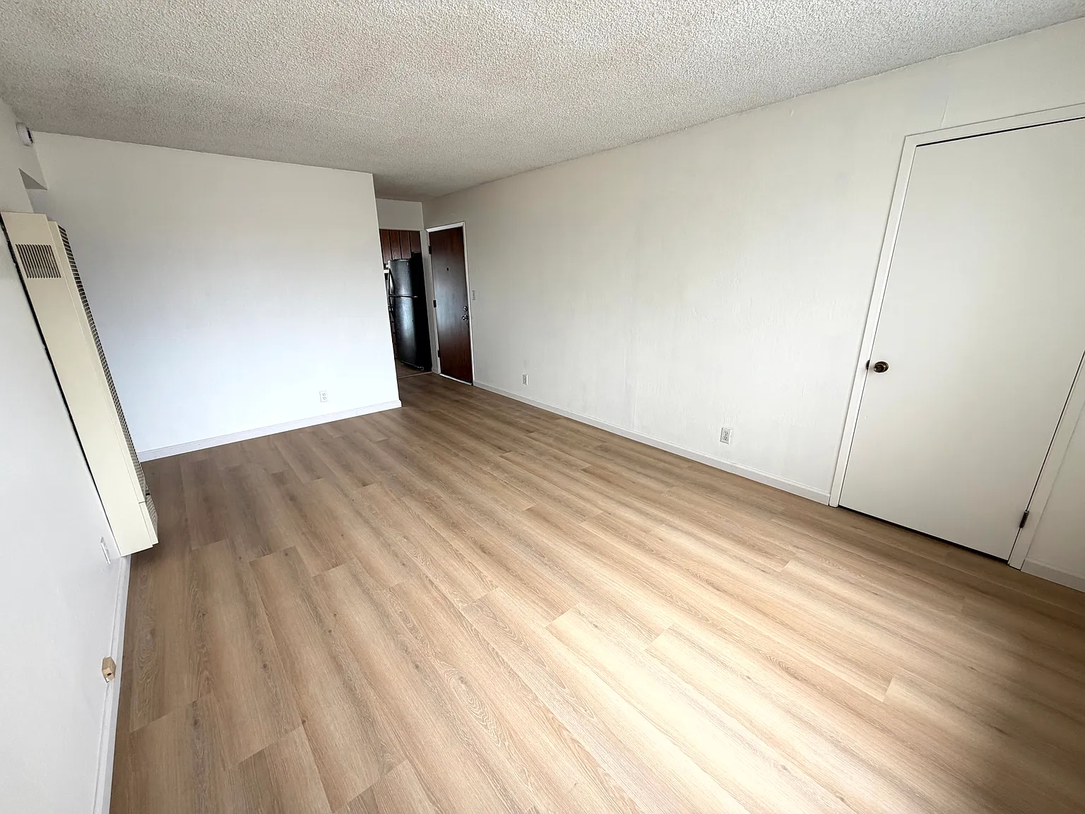 2 bed, 800 sqft, $2,400 — Photo 4