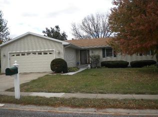 11 Manassas Ave, Jacksonville, IL 62650