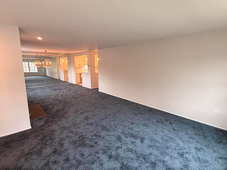 36 Racquet Rd — Photo 1