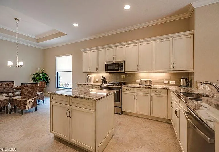 6564 Roma Way — Photo 8