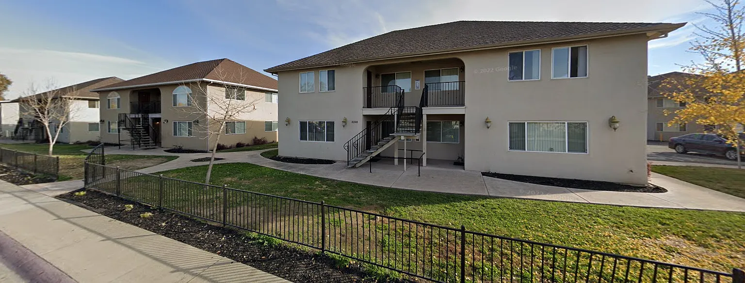 2 bed, 906 sqft, $1,525 — Photo 1