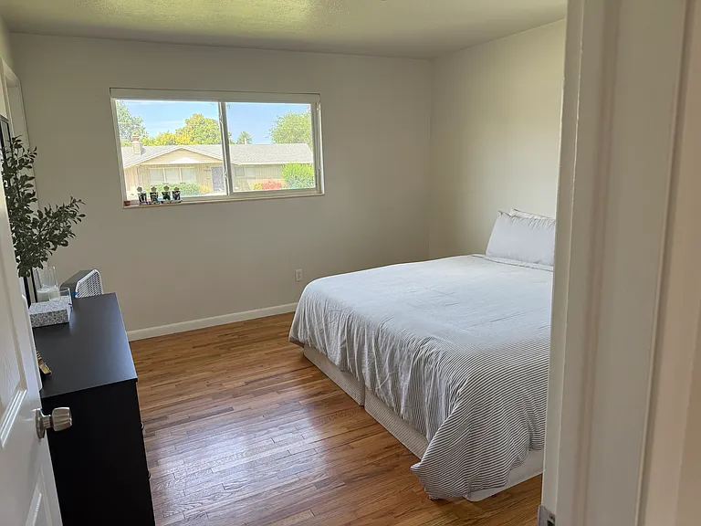 3472 Gramercy Ave — Photo 17