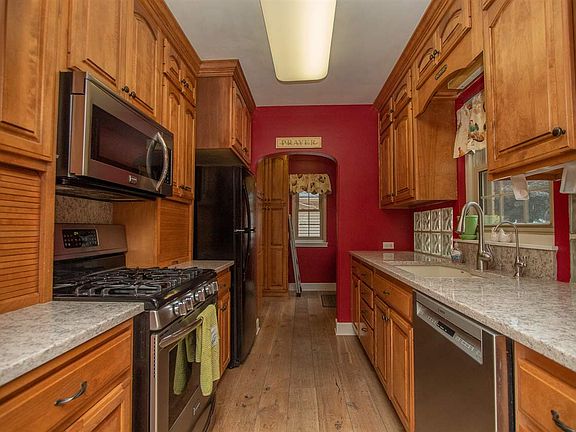 5th image of 501 Lake St