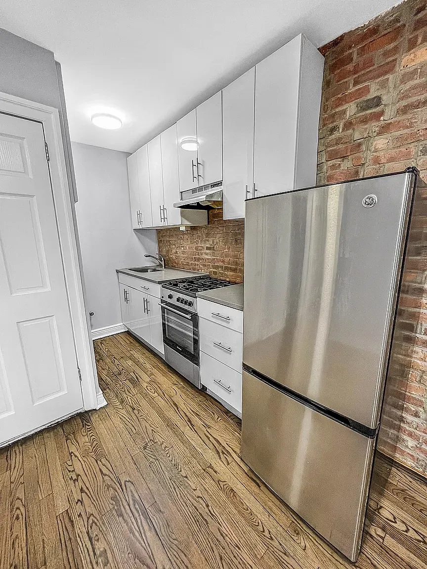19 Herkimer Street — Photo 2