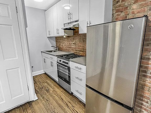 2nd image of 19 Herkimer St APT 2