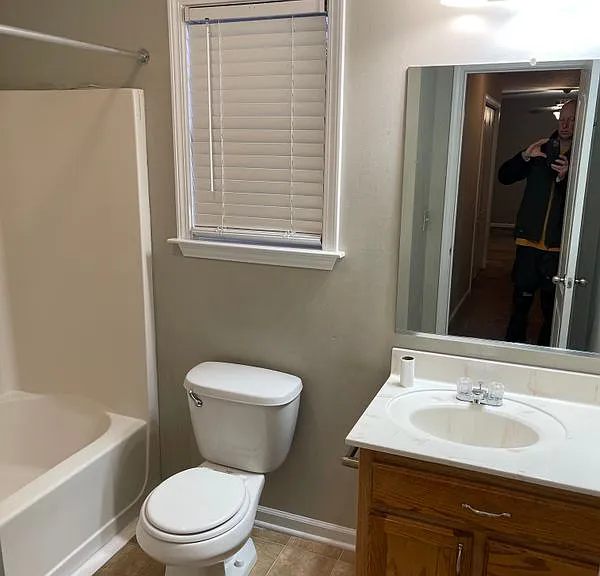 1604 Baucom Dr — Photo 6