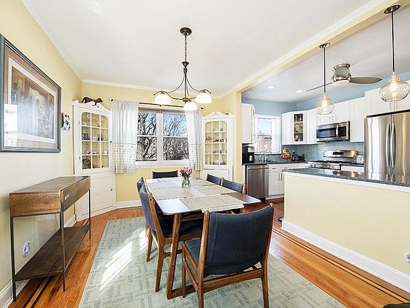 3rd image of 3054 Hobart St
